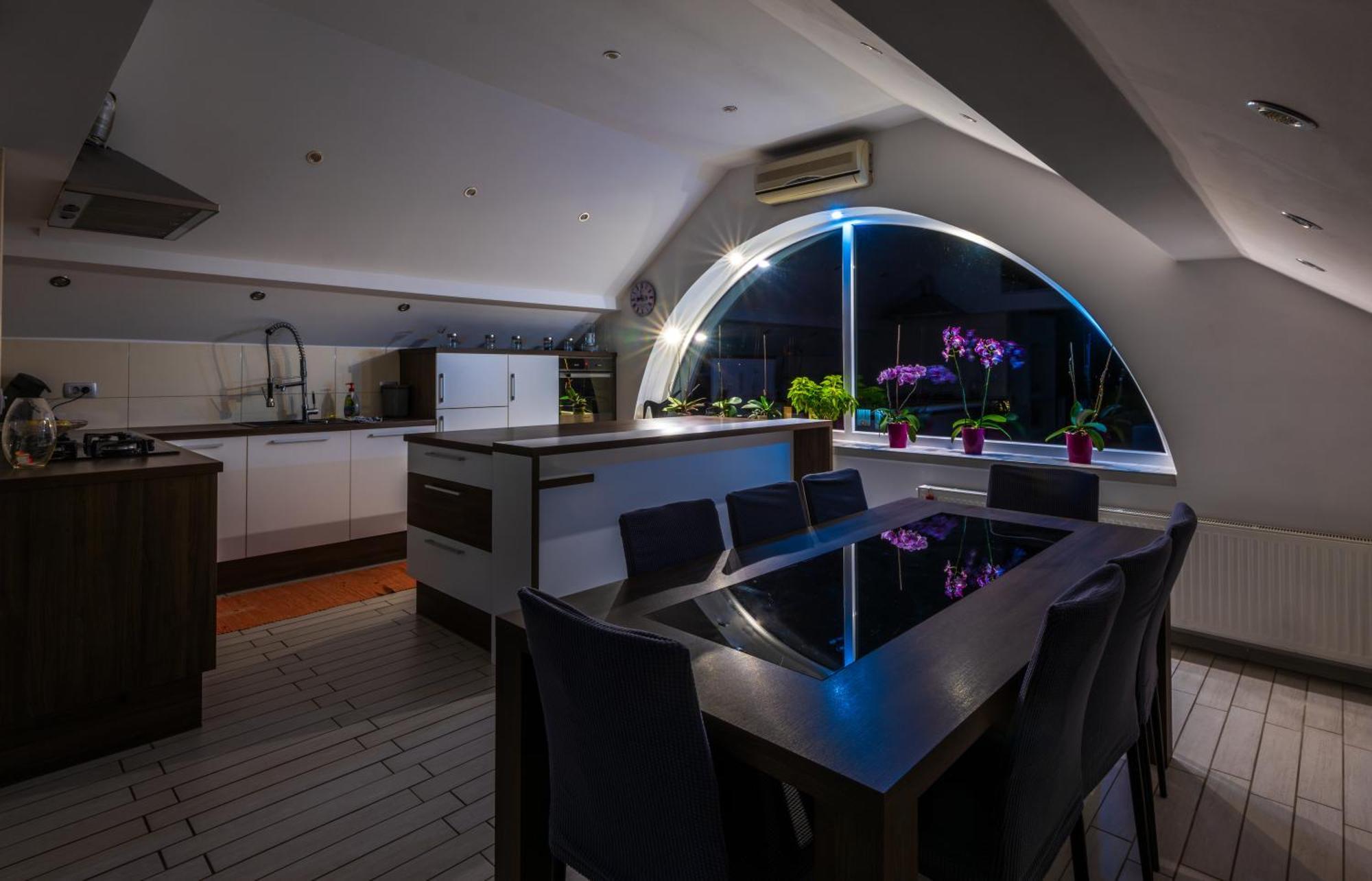 Mountain Sunrise Apartment *